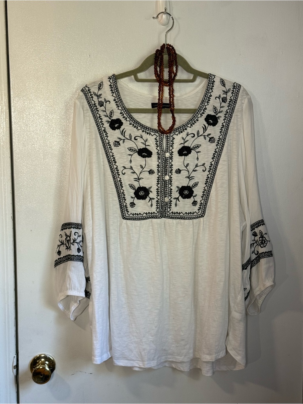Lane Bryant 22/24 White Navy Embroidered Boho Peasant Top